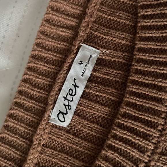 sweater shirt - Picture 2 of 2